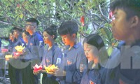 Tuổi trẻ Nghệ An, Hà Tĩnh thắp nến tri ân các Anh hùng liệt sĩ