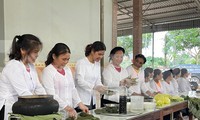 Bí quyết làm bánh lá gai của người Thổ