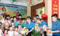 Trung thu đong đầy yêu thương đến với trẻ em mồ côi