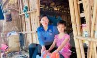 Nữ thủ lĩnh đoàn thắp lửa phong trào nơi rẻo cao