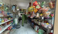 Thu giữ gần 5.000 sản phẩm bánh kẹo không rõ nguồn gốc quanh khu vực trường học