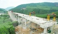 Cận cảnh những cây cầu vượt núi trên cao tốc Diễn Châu - Bãi Vọt