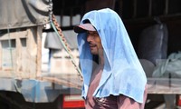 Nắng nóng vượt kỷ lục, người dân nơi &apos;chảo lửa&apos; Nghệ An quay quắt chống chọi