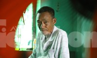 Bệnh nhân chạy thận kiệt sức chống chọi với nắng nóng đỉnh điểm