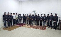 Hàng chục đối tượng mang súng, kiếm rượt đuổi trên phố