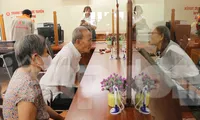 Cụ ông 88 tuổi đi đăng ký kết hôn trong ngày đầu vận hành xã, phường mới