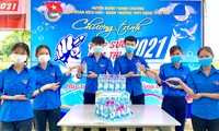 Những món quà của tuổi trẻ Nghệ An cổ vũ sĩ tử tự tin &apos;vượt vũ môn&apos;