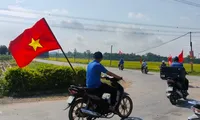 Tiếng loa thanh niên tuyên truyền chống dịch mỗi đường làng, ngõ hẻm