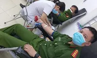 Cán bộ, chiến sỹ công an hiến máu cứu bé 6 tuổi qua cơn nguy kịch