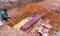 Đào móng làm nhà, phát hiện quan tài cổ &apos;trong quan ngoài quách&apos;