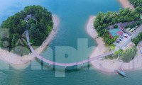 Mê mẩn cảnh đẹp trong lòng hồ Kẻ Gỗ 