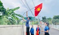 Những con đường miền quê rực rỡ sắc cờ dịp Quốc khánh