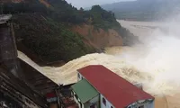 Mưa lớn dồn dập Thuỷ điện Hố Hô xả tràn