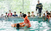 Lớp học của những &apos;thầy giáo áo xanh&apos; giúp trẻ tránh đuối nước