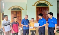 Ươm mầm yêu thương, nâng bước học sinh nghèo đến trường