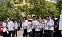 Thí sinh ngất xỉu giữa sân trường sau giờ thi Ngữ văn tại TP Hà Tĩnh