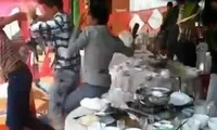 Mâu thuẫn tại đám cưới, một công an viên bị đâm tử vong