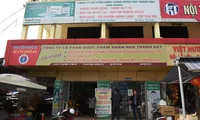 Tăng giá giữa &apos;bão&apos; khẩu trang phòng corona, một công ty bị đình chỉ kinh doanh