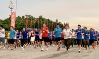 Sôi nổi ‘Những bước chân vì cộng đồng’ chặng 2