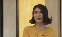 Linh (Kim Oanh) luôn tìm cách tiếp cận người năm xưa cô yêu đơn phương