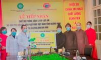 Giáo hội Phật giáo tỉnh Quảng Ninh trao quà ủng hộ chống dịch