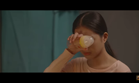 Hân khóc vì không đủ tiền mua sữa cho con