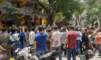 Hàng trăm người dân bức xúc vì tro cốt bị để lộn xộn trong quá trình tu bổ chùa