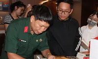 Nhà văn Đặng Vương Hưng: &apos;Càng sưu tầm thư chiến trường càng thấy mắc nợ&apos;