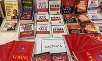 Phát hiện hơn 10 tấn sách bán thành phẩm in lậu