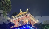 Văn Miếu lộng lẫy, khác biệt trong tour đêm