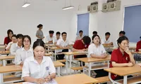 Đề thi môn Hoá học, cập nhật giải đề thi.