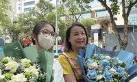 Con trượt lớp 10 công lập: Cha mẹ hãy dành ‘một cái ôm’
