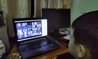 Học sinh học trực tuyến đã bị quấy rối, lạm dụng.