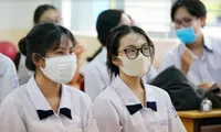 Thí sinh được yêu cầu đeo khẩu trang trong suốt giờ thi. 