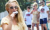 Britney Spears &apos;xin một vé về tuổi thơ&apos; ở Disneyland cùng bạn trai 