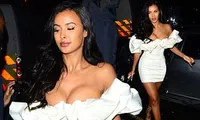 Nữ MC Anh quốc mặc đầm hở ngực táo bạo ra phố