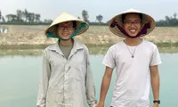 Cặp vợ chồng &apos;cất bằng kỹ sư&apos; về quê làm nông dân