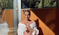 &apos;Búp bê Thụy Điển&apos; Elsa Hosk mang bầu lớn vẫn quá đỗi gợi cảm