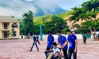 Thanh niên tình nguyện đội nắng tiếp sức mùa thi