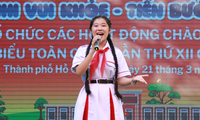 &apos;Cây văn nghệ&apos; chơi được 8 nhạc cụ, trích tiền thưởng giúp đỡ các bạn nghèo