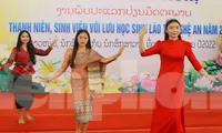 Ấm áp tết cổ truyền Bunpimay của lưu học sinh Lào tại Nghệ An