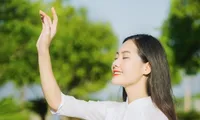 Nhan sắc ngọt ngào của nữ sinh ngành dược giành giải Nhất &apos;Sắc sen xứ Nghệ&apos;