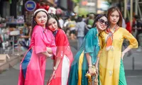 Bạn trẻ TPHCM xúng xính áo dài chụp ảnh xuân