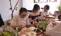 Nở rộ dịch vụ 'chữa lành', dân công sở chi tiền để học cách sống chậm
