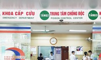 Vụ 2 người tử vong ở Long Biên: Những người đang cấp cứu không phải do ngộ độc rượu