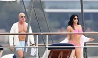 Bạn gái diện bikini cùng tỷ phú Jeff Bezos trên siêu du thuyền 500 triệu USD 