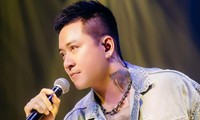 Tuấn Hưng xin lỗi, nói không xứng đáng nhận thù lao