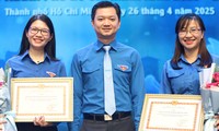 Trao thưởng cuộc thi &apos;Tự hào Việt Nam&apos; và viết chính luận bảo vệ nền tảng tư tưởng của Đảng