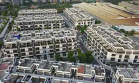 Được xây 3 tầng, doanh nghiệp tự &apos;vẽ&apos; thêm tầng để bán