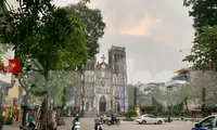 Hà Nội &apos;rà từng ngõ, gõ từng nhà&apos; đề nghị ngừng kinh doanh